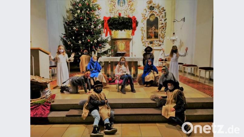 Mit einer Doppelbesetzung meistern die Kinder in den beiden Wortgottesdiensten das jeweilige Krippenspiel. Bild: gz