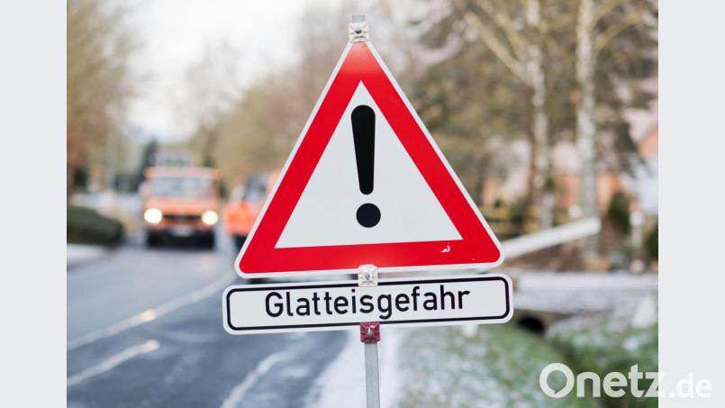Der Deutsche Wetterdienst (DWD) warnt vor Glatteis in weiten Teilen der nördlichen Oberpfalz. Bild: Julian Stratenschulte/dpa