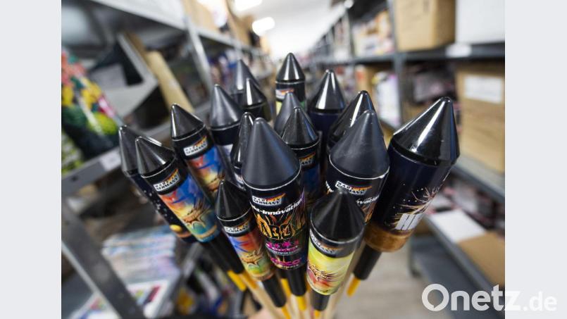Silvester-Raketen kann man in Deutschland im Corona-Jahr nicht kaufen. Einen Teil des eingesparten Geldes können Bürger in Nabburg für lokale Musiker und das Projekt &quot;Stille Kunst&quot; der Band &quot;Lost in a Bar&quot; spenden. Bild: Christophe Gateau/dpa