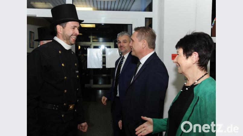 Bürgermeister Roger Hoffmann (Dritter von rechts) beim Neujahrsempfang der Gemeinde Poppenricht im Januar 2020. Rechts neben ihm Zweiter Bürgermeister Hermann Böhm und die damalige Dritte Bürgermeisterin Gertraud Weigl. Archivbild: gf