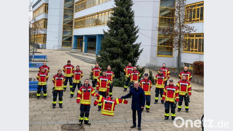 Die neue Einsatzkleidung der Feuerwehren in der Gemeinde Kümmersbruck. Bild: egl