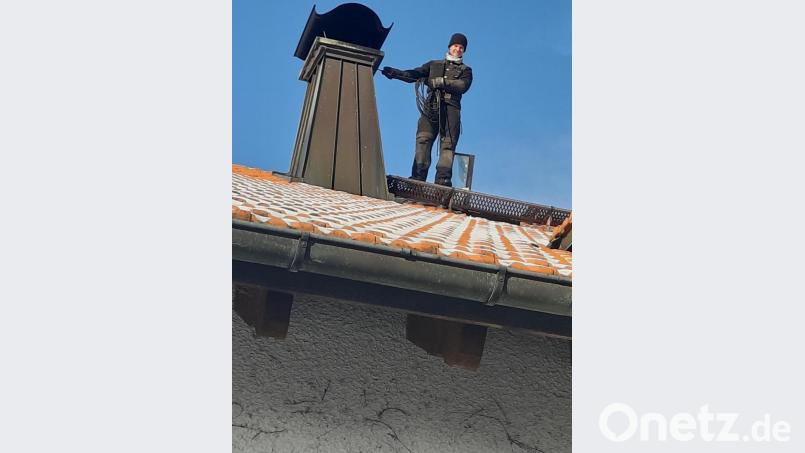 Julian Straubel mag seine Arbeit und genießt den Status als Glücksbringer. Bild: gis