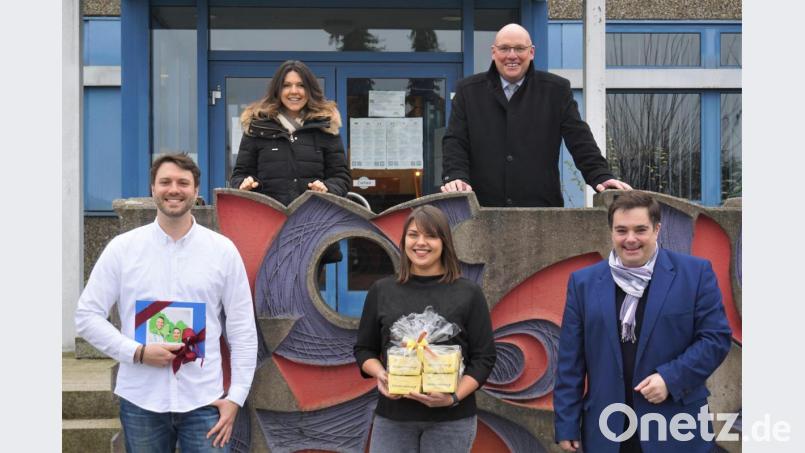 Abschied und Neubeginn als Innenstadtkoordinator: Im Bild vorne von links Dominik Hartmann, Theresa Grüner und Sebastian Macht sowie hinten von links Stefanie Fürst und Oberbürgermeister Oliver Weigel. Bild: fppp