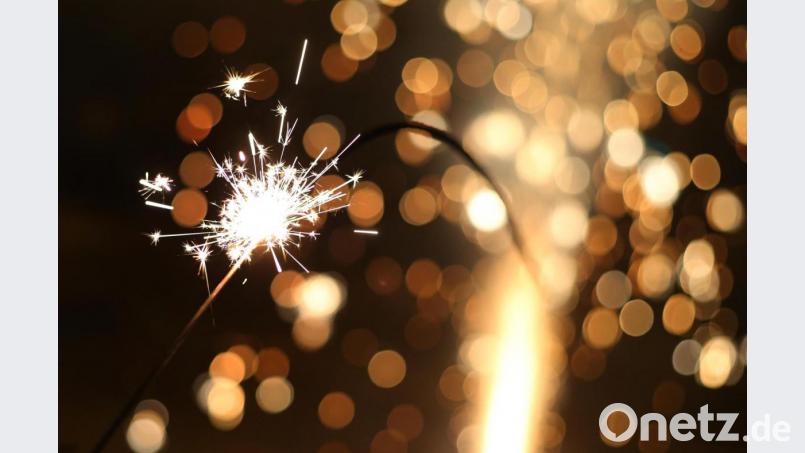 Wunderkerzen, Raketen oder Böller darf man an Silvester nur auf dem eigenen Grundstück anzünden. Symbolbild: Karl-Josef Hildenbrand/dpa