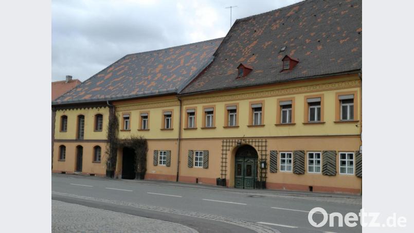 Bild zeigt das frühere Rasel-Anwesen, das heute im Eigentum von Martin Nagler ist. Vor etwas mehr als 400 Jahren war hier die Poststation in Schnaittenbach untergebracht. Bild: sh