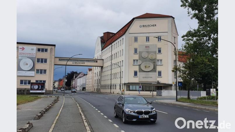 Das Fabrikgebäude mit dem Übergang über die Bahnhofstraße gehört zu Weiden wie Josefskirche und Max Reger. So schwer wie jetzt war nur selten eine Phase in der Geschichte des Traditionsunternehmens Bild: Würth, Wolfgang