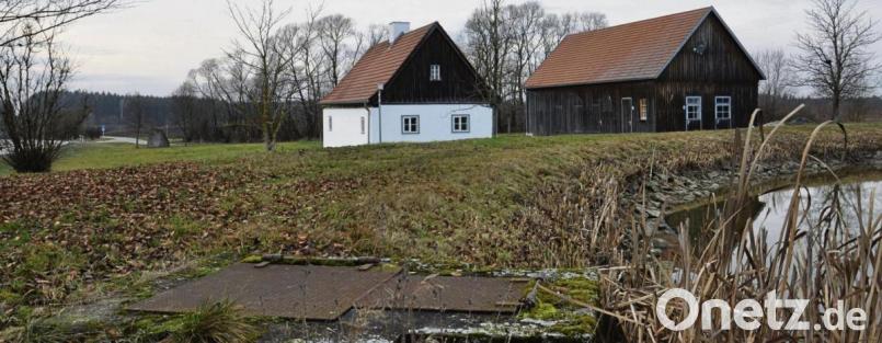 Bürgermeister Franz Stahl freut sich auf den Abschluss der Arbeiten am „Hirtheisl“ in Hohenwald. Bild: ws