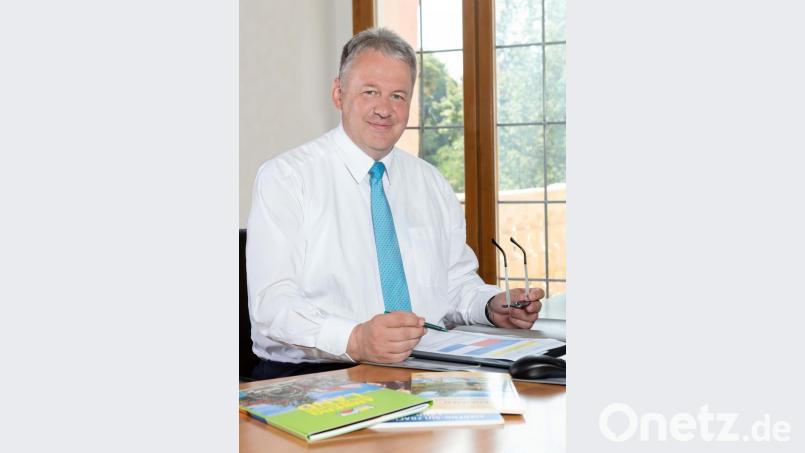 Landrat Richard Reisinger ist überwältigt von der Welle der Hilfsbereitschaft und dem sozialen Miteinander im Amberg-Sulzbacher Land. Bild: Michael Sommer