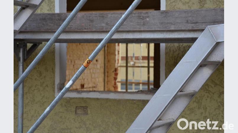 Dieser Blick ins Innere beweist: Das Gebäude ist entkernt. Bild: tk