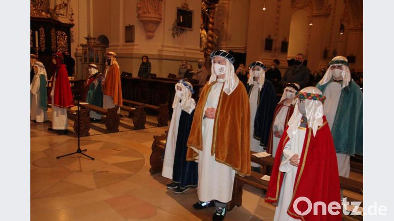 Zwölf Sternsinger, aufgeteilt in vier Gruppen, gibt es in diesem Jahr in der Pfarrei Waldsassen. Bild: kro