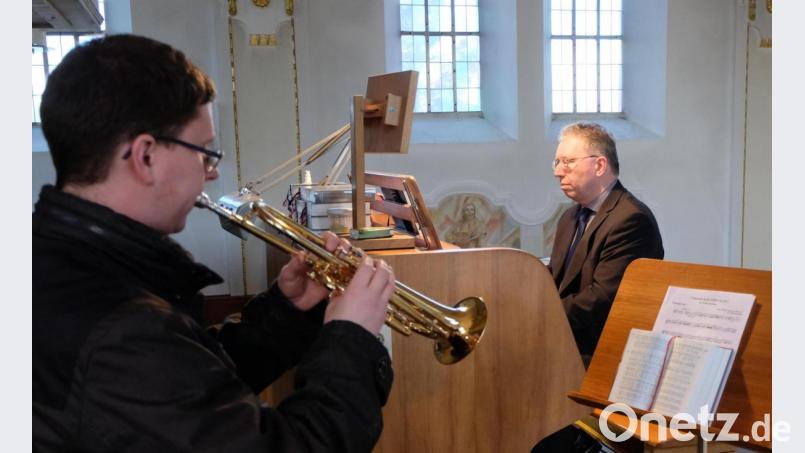 Meisterhaft sind die Aufführungen moderner und zeitgenössischer Kirchenmusik durch Harald Bäumler (Orgel ) und Sohn Andreas ( Trompete). Bild: le