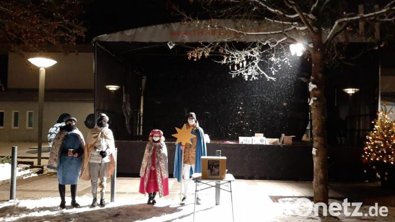 Sternsinger vor der Stadthalle in Neustadt/WN. Bild: privat/exb
