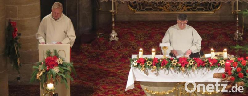 Kirchenpfleger Reinhard Herr und Gemeindereferent Jochen Gößl (von links) trugen den Jahresrückblick vor. Bild: jzk