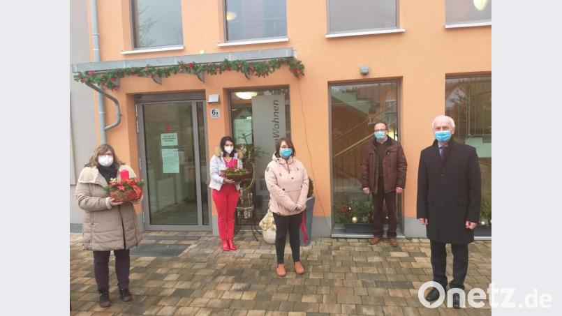 Bürgermeister Peter König (rechts) und seine Fraktionskollegen im Gemeinderat können augenblicklich nur an die Senioren denken und sie nicht direkt besuchen. Bild: den