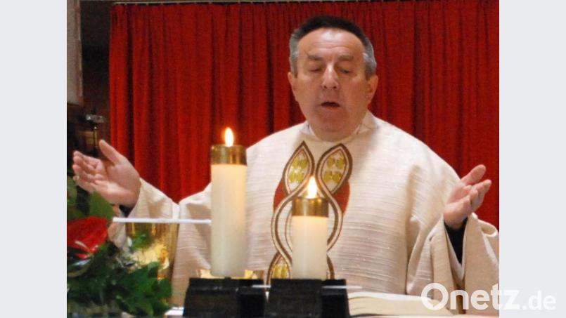 Pfarrer Eduard Kroher von der Pfarrei Aschach-Raigering wünscht sich wieder Normalität für das kirchliche Leben. Bild: sche