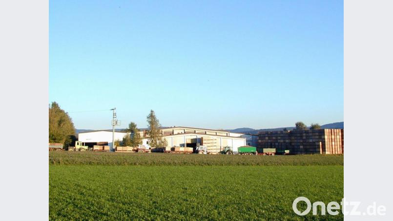 Anlieferung der Kartoffeln durch die Landwirte 2001 vor dem Bau der Halle 4. Archivbild: gz