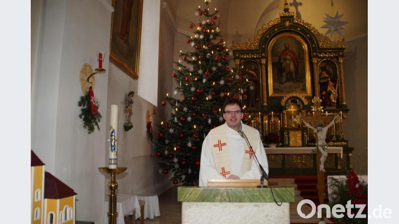 &quot;Für das Gute zu danken und für Versäumtes um Gottes Erbarmen zu bitten&quot;, betete Pfarrer Wolfgang Dietz beim Jahresschlussgottesdienst in der Pfarrkirche St. Wenzeslaus. Bild: mmj