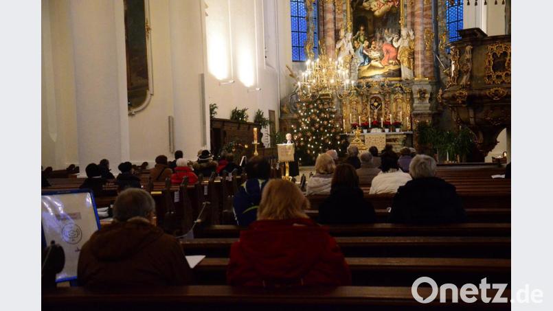 Die Kirchengemeinde St. Michael feiert Silvester Jahresschlussgottesdienst mit Pfarrerin Edith Lang. Bild: uz
