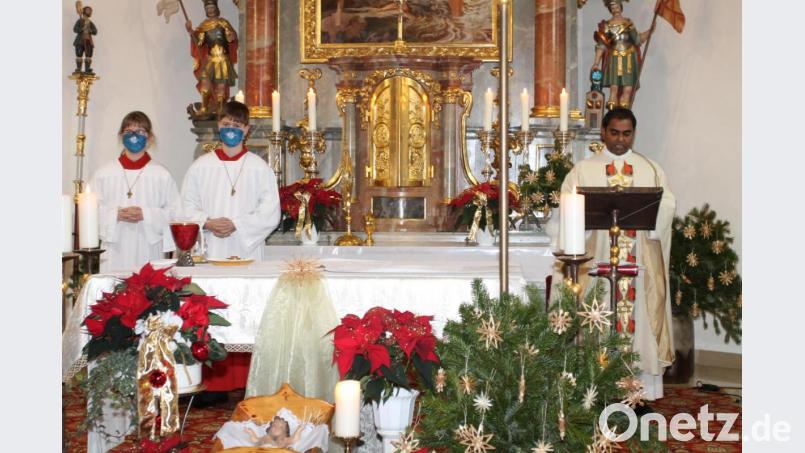 Pfarrer Julius Johnrose hält im Jahresschluss-Gottesdienst Rückschau auf 2020. Bild: pi