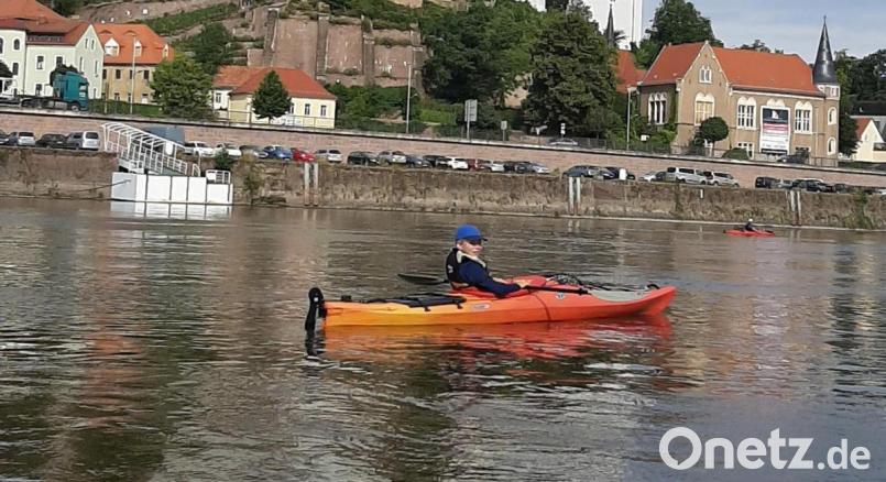 Felix Hüttinger auf der Elbe vor Meißen. Bild: Thomas Hüttinger/exb