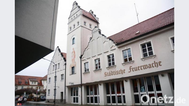 Die Feuerwache in der Weidener Innenstadt. Stadtbrandrat Richard Schieder weiß noch nicht, wann die Jahreshauptversammlung 2021 stattfinden wird. Seinen Kollegen geht es ähnlich. Archivbild: Gabi Schönberger