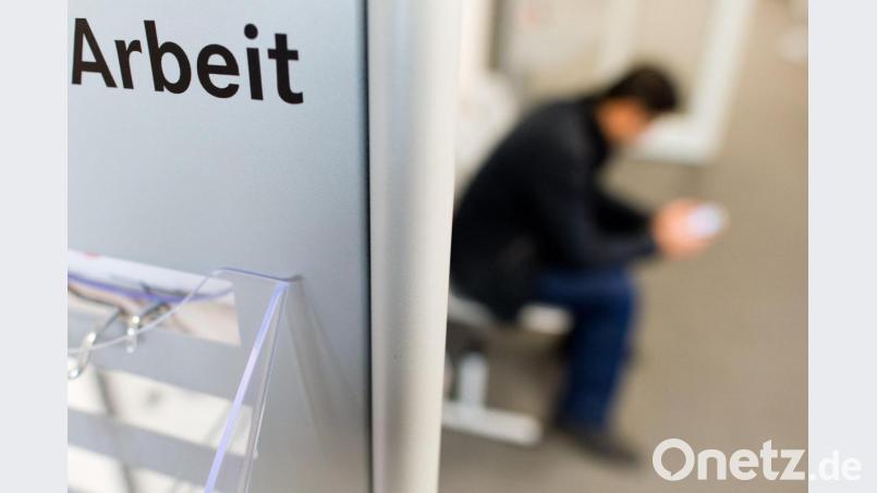 Die Entwicklung der Arbeitslosigkeit im Weidener Bezirk zeigt, dass Finanzhilfen und Kurzarbeitergeld in der Coronakrise Wirkung zeigen. Symbolbild: Julian Stratenschulte