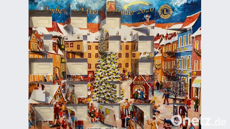 Ein bisschen traurig schaut er ja schon aus, der leere Amberger Adventskalender für das Jahr 2020. Wer einen der Preise gewonnen hat, sollte ihn aber trotzdem unbedingt aufheben. Bild: Andreas Ascherl