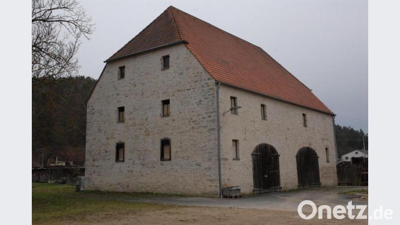Für den großen Steinstadel am Vilsufer wurde über Jahrzehnte hinweg der Begriff Salzstadel verwendet. Nachforschungen ergeben: Mit der Vilsschifffahrt hatte der Stadel nie etwas zu tun. Bild: pop