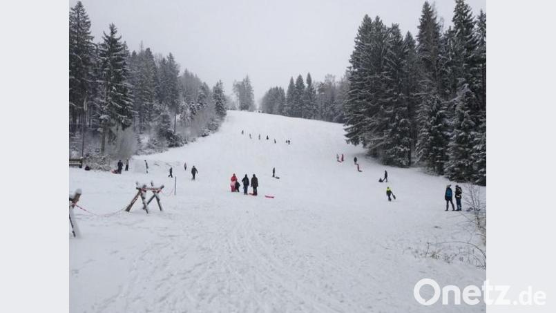 Auch am Wurmstein in Flossenbürg waren am Sonntag auf der Hauptabfahrt viele Schlittenfahrer unterwegs. Bild: ise