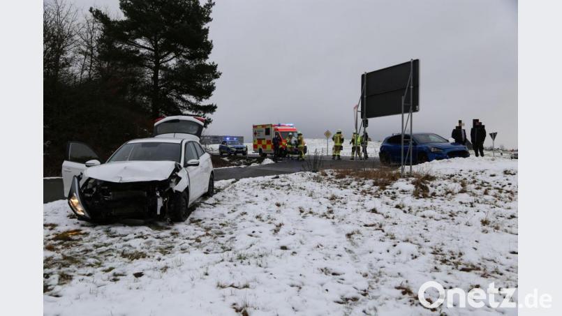 Ein Verletzter und gleich drei beschädigte Fahrzeuge: Das ist die Bilanz eines Auffahrunfalls bei Falkenberg. Bild: Roland Wellenhoefer
