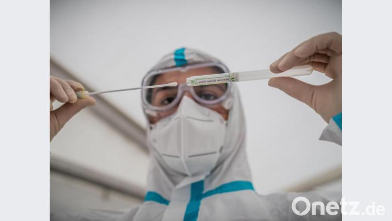PCR-Tests werden nach Online-Terminvereinbarung für alle interessierten Bürger aus Weiden und dem Landkreis Neustadt/WN im Testzentrum Neustadt-Weiden durchgeführt. Kurz vor Weihnachten allerdings wurden einige Testwillige wieder nach Hause geschickt – trotz Termin. Symbolbild: Michael Kappeler / dpa