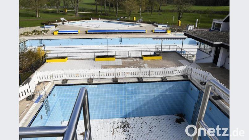 Trostlose Leere, Becken ohne Wasser: Die Badesaison 2021 im Sulzbach-Rosenberger Waldbad ist gestrichen - Bauarbeiten haben Vorrang. Archivbild: Petra Hartl