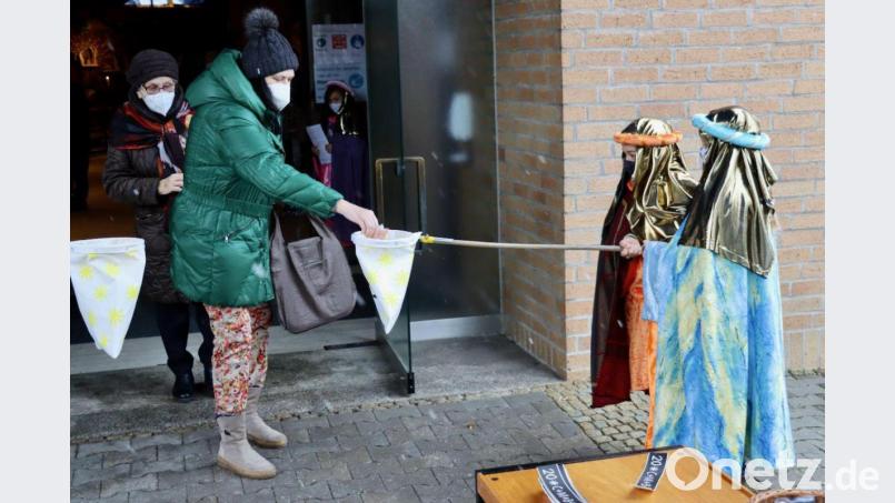 Das Sternsingen hat in der Pfarrei St. Michael einen hohen Stellenwert, was auch der gute Besuch der Messen zeigte. Es waren an Dreikönig mehr Leute in der Kirche als zur Christmette. Auch am Nachmittag kamen zahlreiche Michelaner, die Geldspenden und Süßigkeiten brachten. Bild: ads