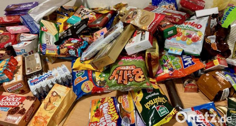 Süßigkeiten aller Art kamen bei der Corona-konformen Sternsingeraktion für die Ministranten als Lohn für ihren Einsatz zusammen. Bild: ads