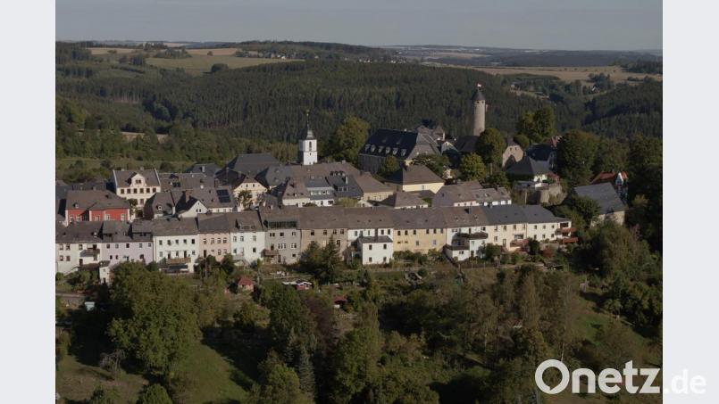 Lichtenberg in Oberfranken in einer Szene der Serie „Höllental“. Bild: Alexander Gheorghiu/ZDF/dpa