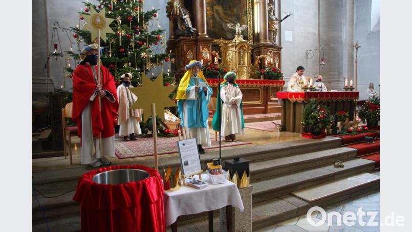 Den Segensgruß verlas Veronika Konz (Dritte von links). Den Gottesdienst zelebrierte Pater Martin. Bild: wro