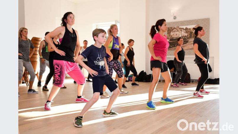 Zumba (unser Bild) lag in den vergangenen Jahren auch bei der Volkshochschule Neunburg im Trend. Die aktuellen Fitness-Kurse müssen wegen des anhaltenden Lockdowns abgesagt werden. Symbolbild: Petra Hartl
