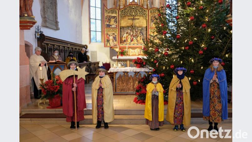 Hausbesuche waren im Corona-Lockdown kein Thema. Stattdessen wünschten die Sternsinger an Dreikönig nach den Gottesdiensten Gottes Segen. Bild: do