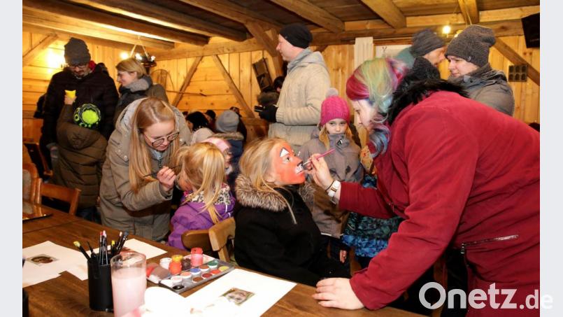 In der Kinderecke war der Andrang beim Schminken groß. Bild: mef