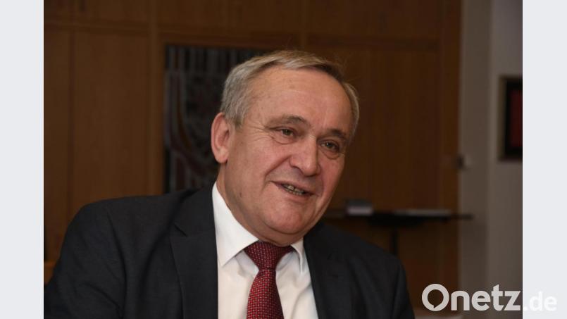 Weidens Ex-Oberbürgermeister Kurt-Seggewiß hat sich mit dem drohenden Abstieg seines FC Schalke 04 abgefunden. Archivbild: Petra Hartl