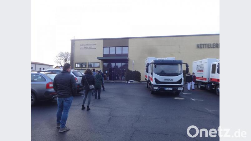Dem Aufruf zur Blutspende folgten in Tirschenreuth kurz vor dem Jahreswechsel insgesamt 311 Personen. Vor dem Kettelerhaus bildete sich eine lange Schlange. Bild: Josef Birkner/exb