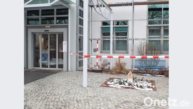 In der St.-Johannes-Klinik in Auerbach ist die Patientenaufnahme wieder angelaufen. Bestehen bleibt allerdings das Besuchsverbot. Bild: Sonja Müller