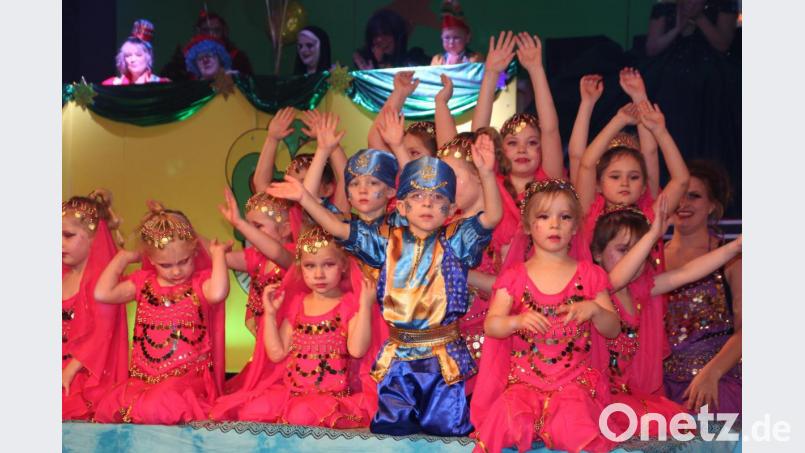 Nichts wird es in der Faschingssaison 2020/2021 mit den Auftritten der Garden bei den verschiedenen Bällen. Im Bild die Wichtelgarde der Faschingsgesellschaft "Tursiana" bei einem Auftritt beim zurückliegenden Galaabend. Archivbild: kro