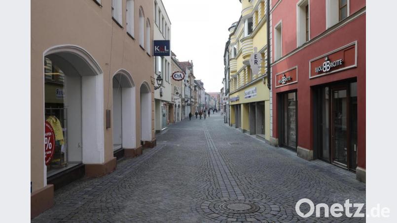 Einzelhandelsgeschäfte bleiben nach wie vor geschlossen. Zum Beispiel auch in der Amberger Altstadt. Alle neuen Regelungen gelten ab Montag, 11. Januar. Archivbild: Wolfgang Steinbacher