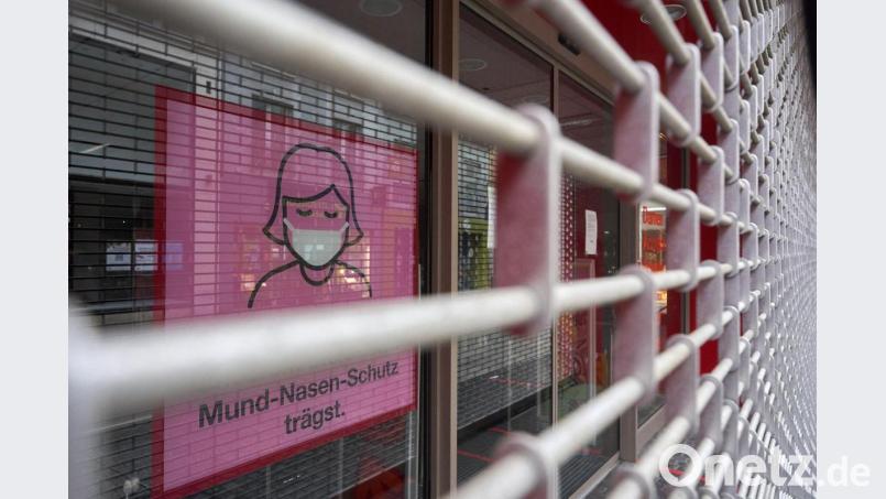 Das Rolltor eines Warenhauses ist geschlossen. Archivbild: Thomas Frey/dpa