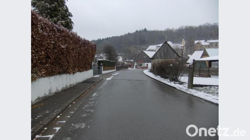 Die untere Bergstraße von Ebermannsdorf ist im Bereich der Anlieger sowie der Kurve frei und kann somit von allen Bürgern und Fahrzeugen sicher und problemlos genutzt werden, heißt es von der Gemeinde. Bild: gm