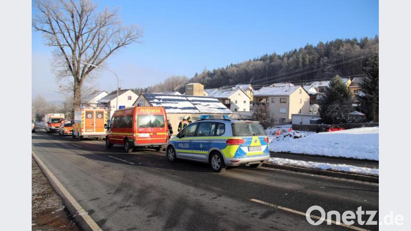Die Kemnather Straße musste für den Verkehr halbseitig gesperrt werden. Bild: jma