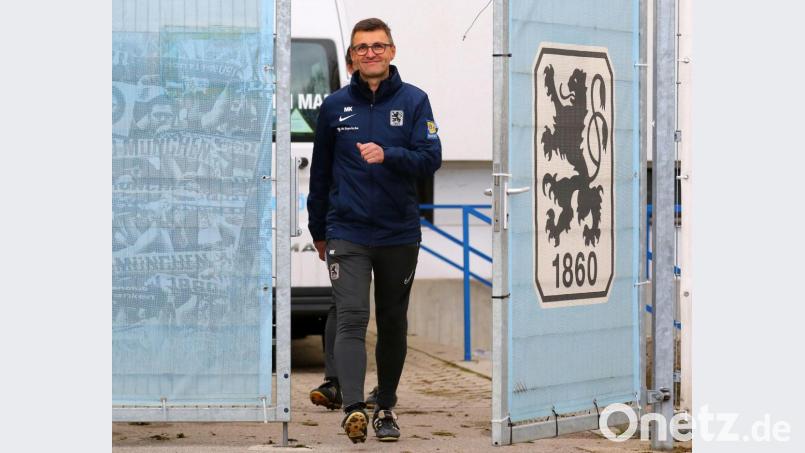 Gut gelaunt zur Arbeit, wenngleich es auch manchmal bitterkalt ist, wie 1860-Trainer Michael Köllner sagt. Bild: Ulrich Wagner