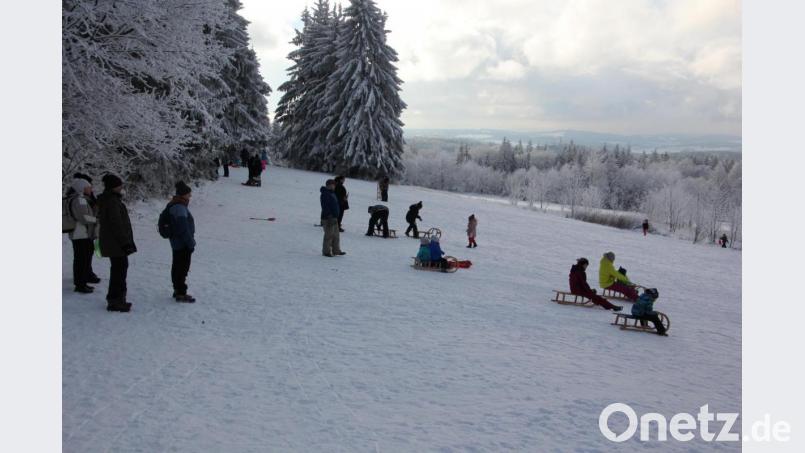 Schlittenfahren – wie hier an der Silberhütte – ist ab Montag im Landkreis Tirschenreuth nur noch im Umkreis von 15 Kilometern des Wohnortes erlaubt. Bild: kro