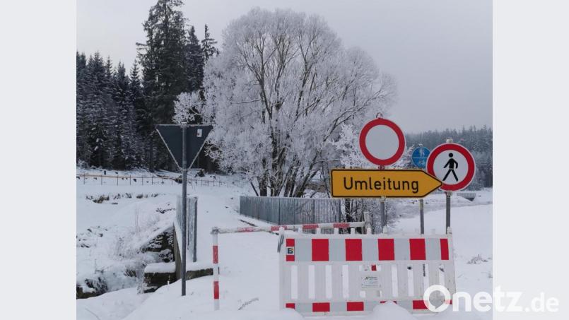 Ab der Brücke im Muggenthal ist der Freundschaftsweg an der Staatsstraße 2159 abgesperrt. Bild: Portner